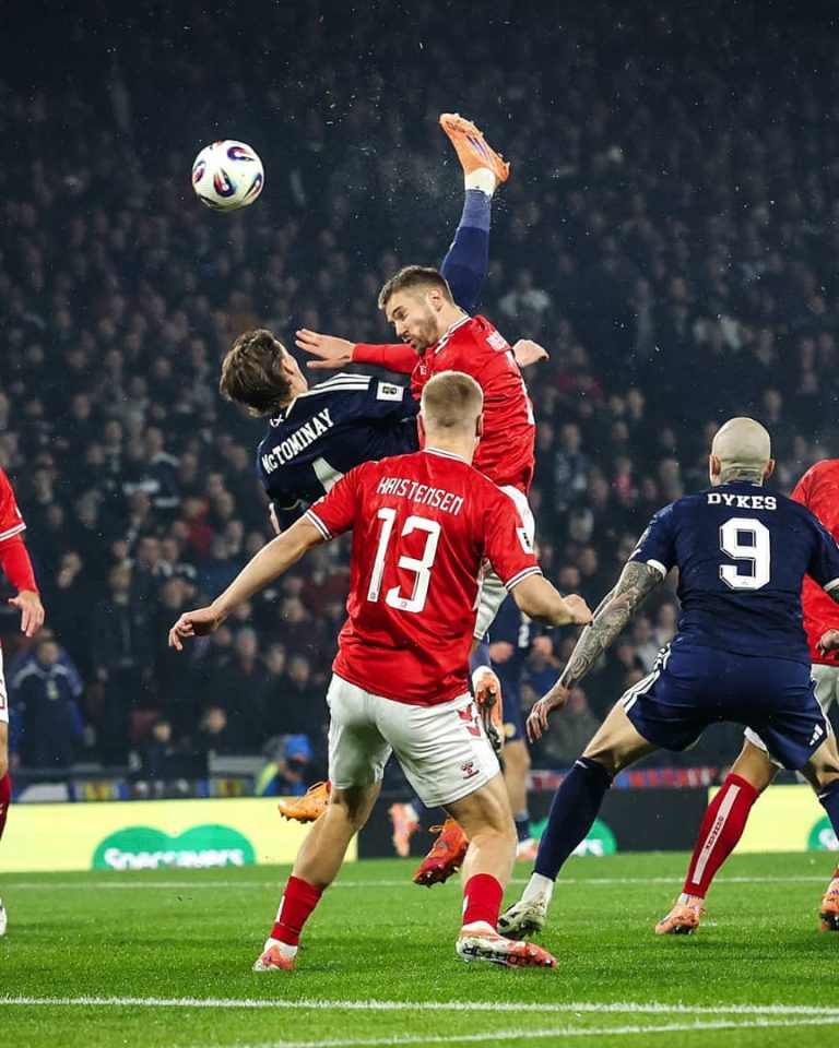 l'entraîneur de l'équipe d'écosse met en garde contre les prix élevés des billets pour la coupe du monde 2026, soulignant l'impact potentiel sur les supporters.